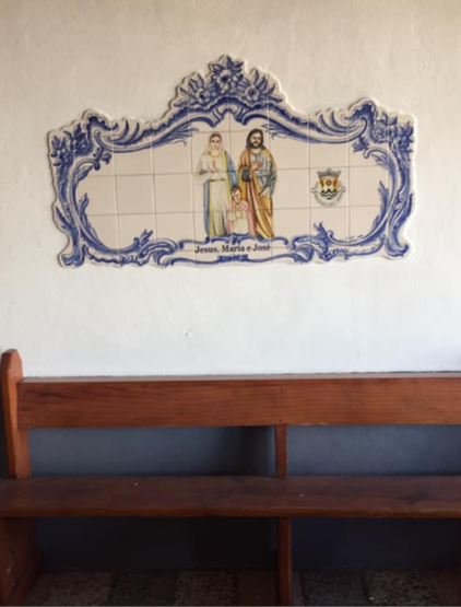 Painel de Azulejos Pintado à Mão – “Jesus, Maria e José” – Capela do Cristo Rei, Lombo do Doutor